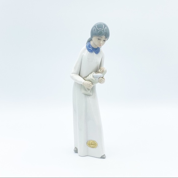 Vintage - Casades Porcelain Figurine Of A Mother with Baby - Picture 1 of 10